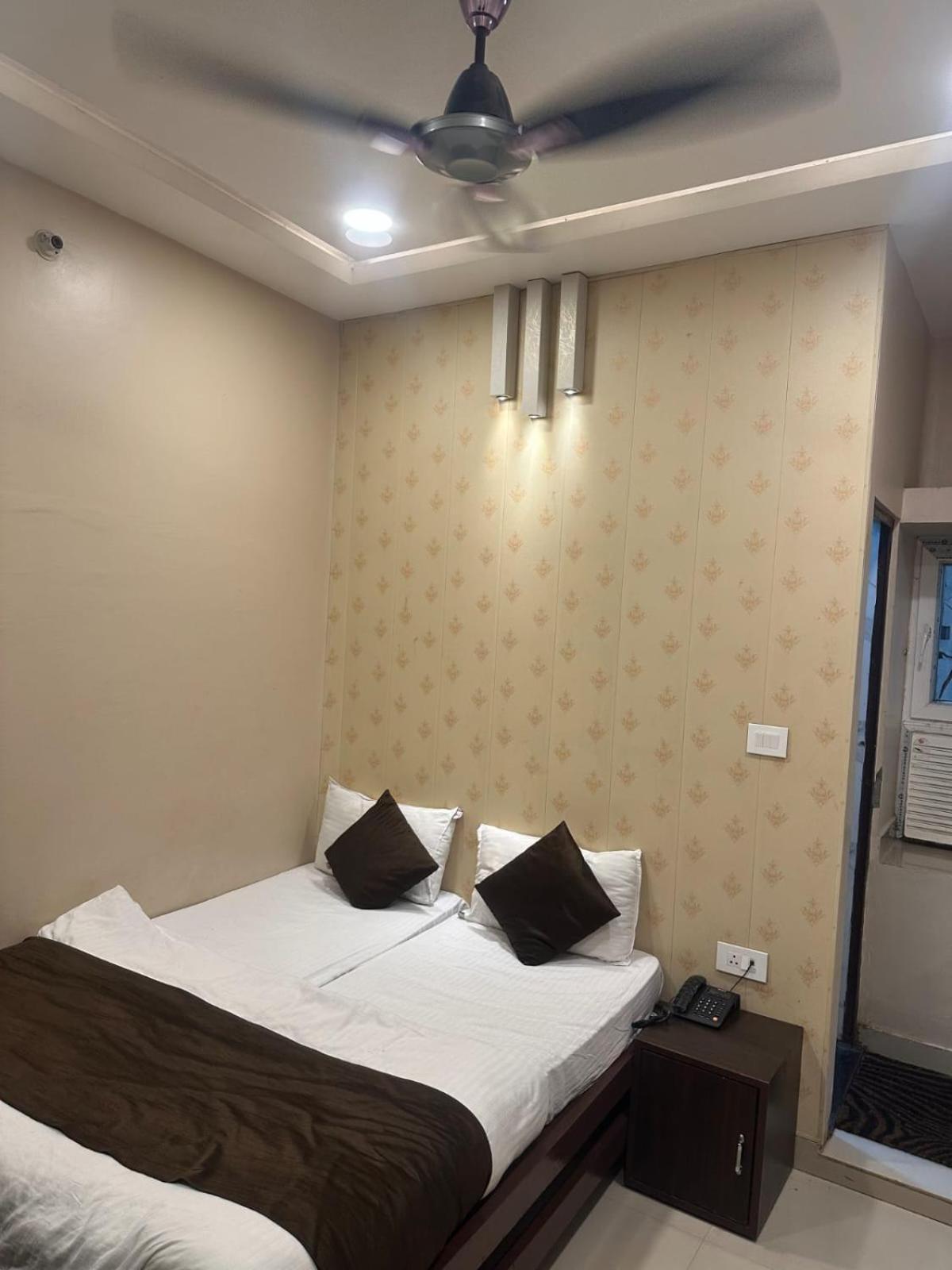 Hotel Deva Inn Varanasi Exterior foto
